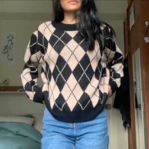 STYLISH ARGYLE SWEATER